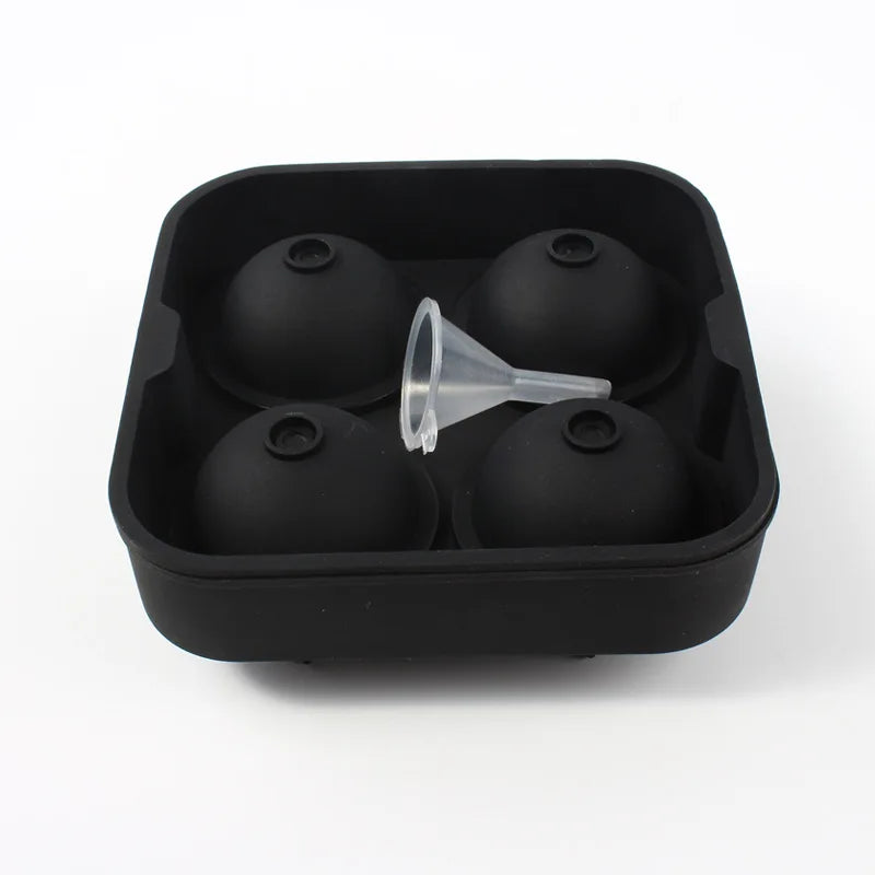 Molde de silicona con tapa diseñado para crear esferas de hielo grandes y redondas (efecto 3D). Es ideal para usar en cócteles y otras bebidas ➡️ Zyra